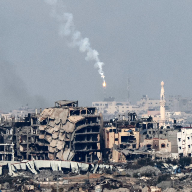 Izrael i dalje iz zraka napada ciljeve Hamasa razarajući i civilnu infrastrukturu 