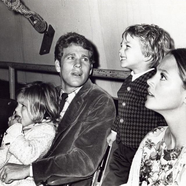 Ryan O‘Neil s prvom suprugom Leigh Taylor-Young i djecom Griffinom i Tatum O‘Neal 