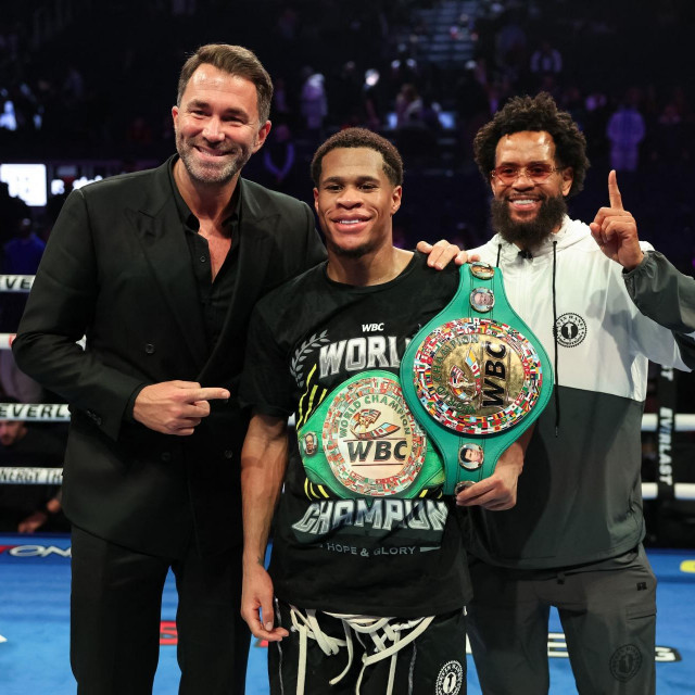  Devin Haney, Bill Haney i Eddie Hearn 
