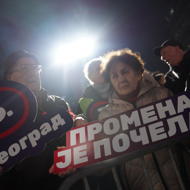 Okupljeni na skupu Liste “Srbija protiv nasilja” 