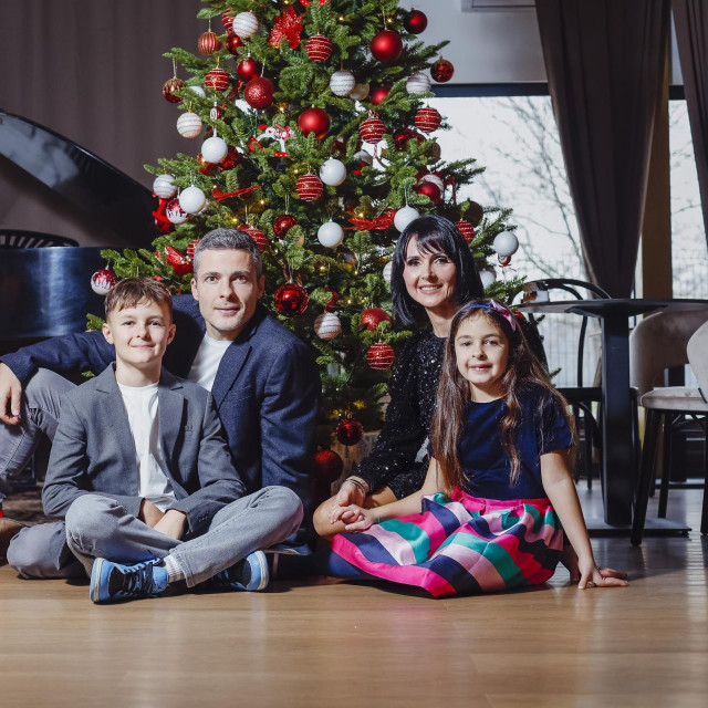 Glumac Zoran Pribičević s obitelji 