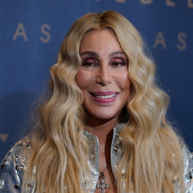 Cher oduševila u metalik kombinaciji