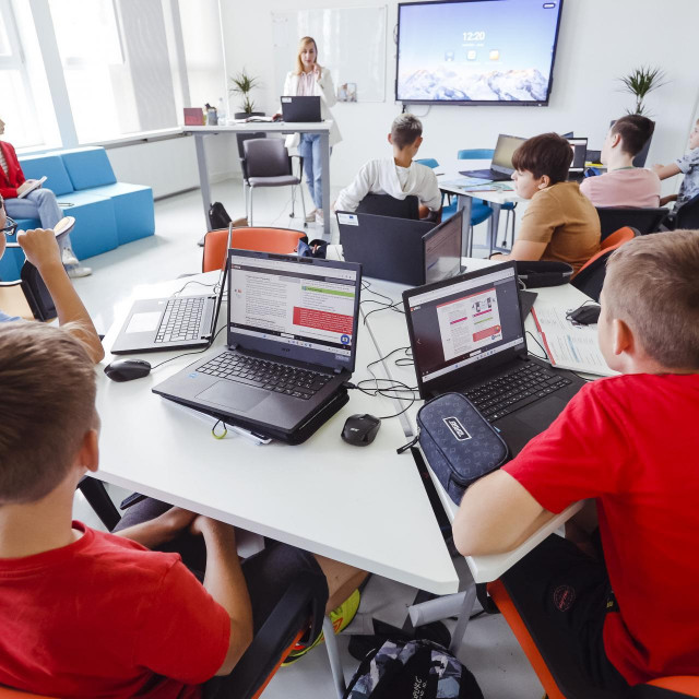 Nastava u hrvatskoj školi, ilustracija