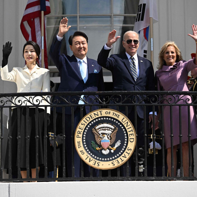 Joe i Jill Biden s Yoonom Suk Yeolom i Kim Keon Hee