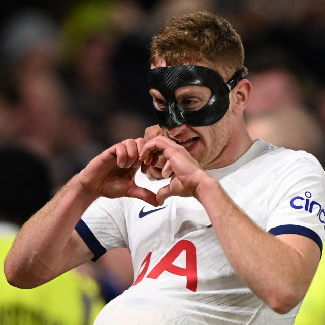 Dejan Kuluševski slavi pogodak