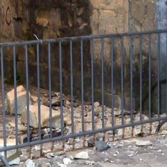 Kamen pao na djevojčicu u Sinju