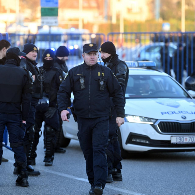 Policijske snage na Maksimiru