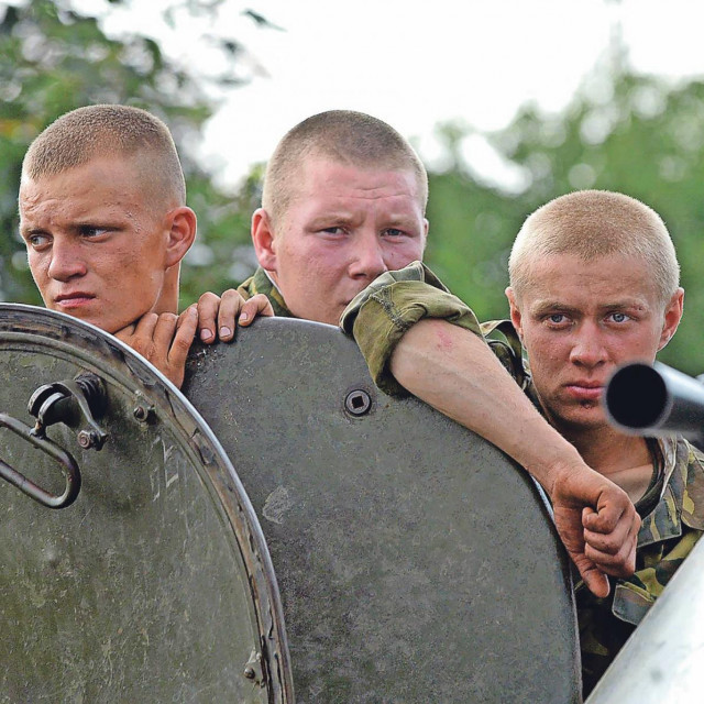 2010-ih rusko Ministarstvo obrane prestalo je objavljivati podatke o nasilnim smrtima i samoubojstvima u Oružanim snagama Rusije. Posljednji dostupni podaci, iz 2009., pokazuju da je takvih slučajeva u prosjeku mjesečno bilo najmanje 30
