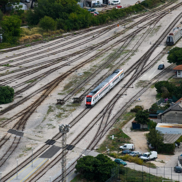 Panoramski pogled na grad Split, željeznički kolodvor Kopilica