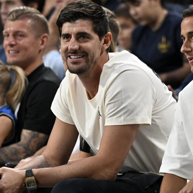 Courtois sa suigračima Kroosom i Vazquezom