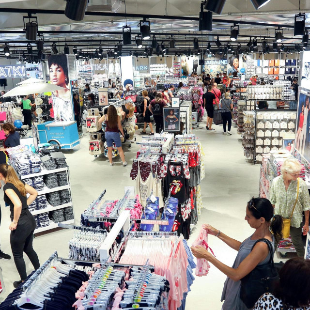 Ilustracija - otvaranje trgovine Primarka u Sloveniji