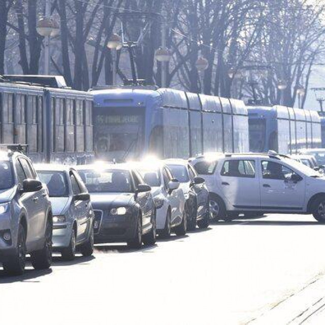 Ilustrativna fotografija, prometna gužva na Savskoj ulici u Zagrebu