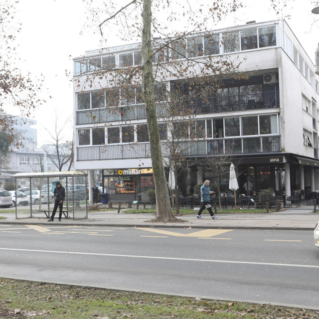 Nesvakidašnji događaj zbio se u ponedjeljak oko 16.45 sati na Bukovačkoj cesti južno od rotora na križanju s Petrovom ulicom. Vozilo je nađeno 500 metara dalje