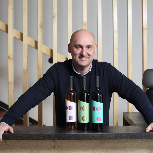 Tomislav Tolušć u vinariji