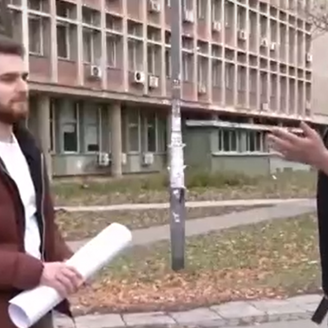 Prepirka studenta i profesora pred novinarkom