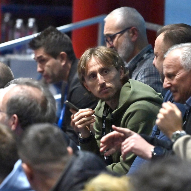 Luka Modrić i Blago Jakovljević na tribinama