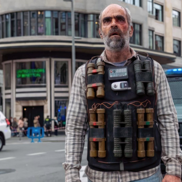 Luis Tosar, Sva imena božja

Daniel Calparsoro

 