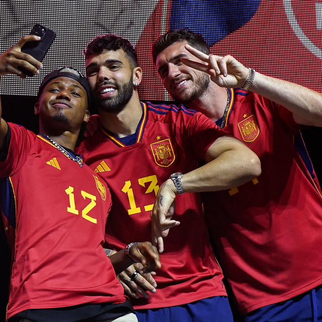 Laporte sa suigračima iz španjolske reprezentacije (sasvim desno)