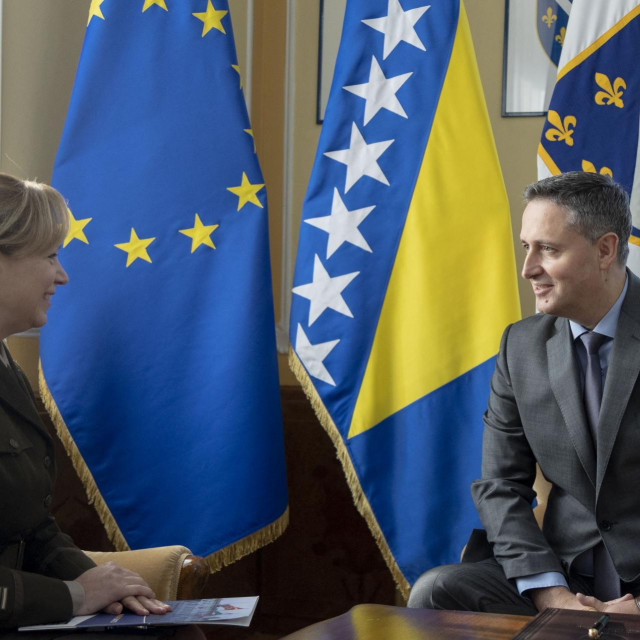 Denis Bećirović i Pamela McGaha

 