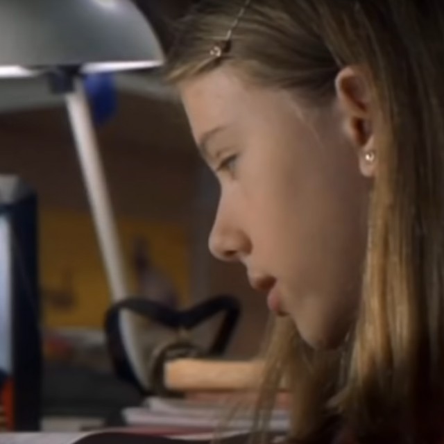 Sam u kući 3, Scarlett Johansson