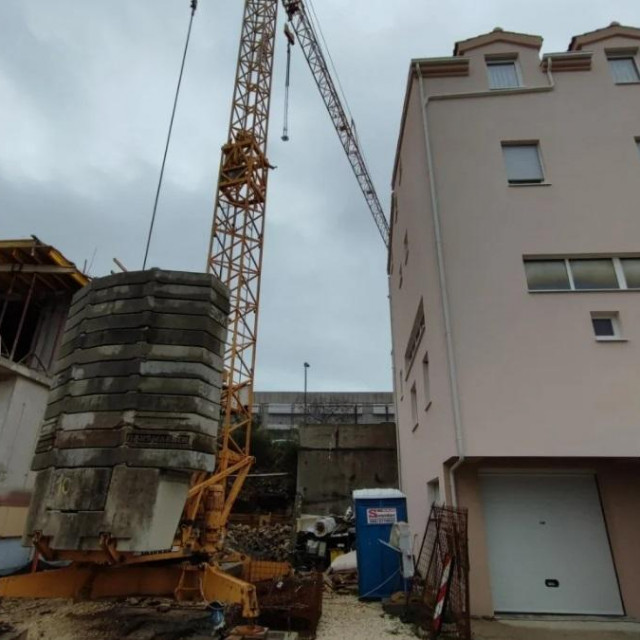 Jedna novogradnja podiže se u neposrednom susjedstvu pravosudnog objekta, a druga se priprema samo nekoliko desetaka metara dalje