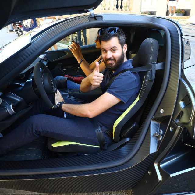 Mate Rimac u jednom od svojih modela električnog automobila 