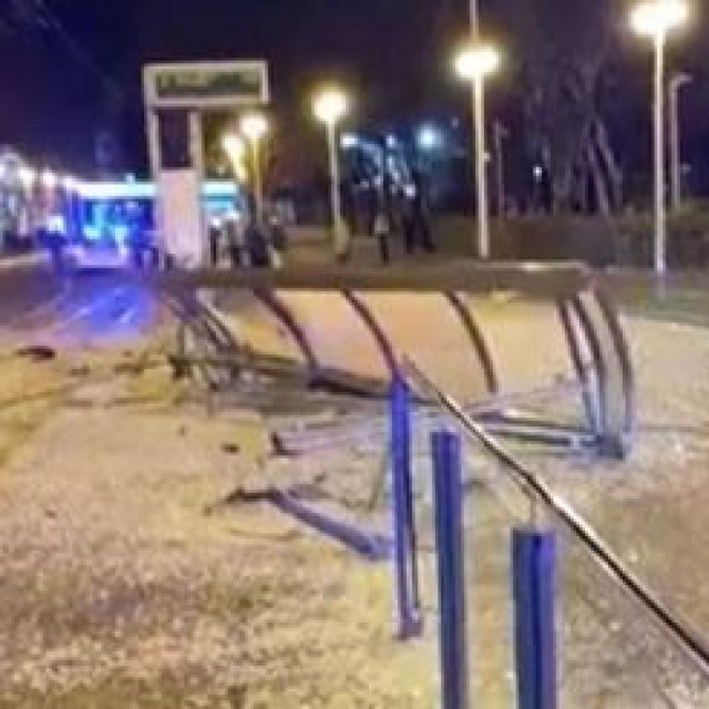 Uništena tramvajska stanica