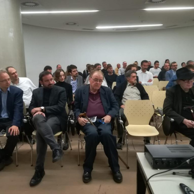 Dimitrije Savić (u sredini, prvi red)