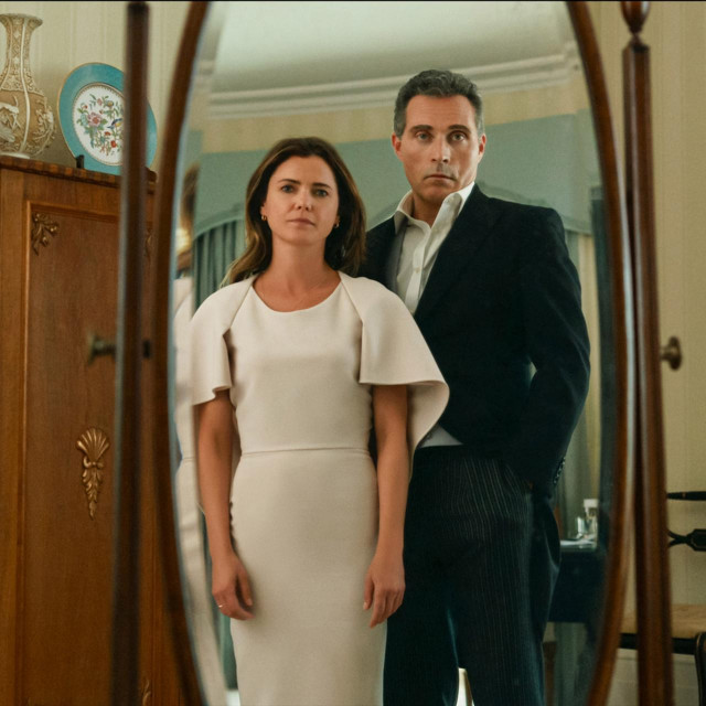 Rufus Sewell i Keri Russell u seriji ”Diplomatkinja”