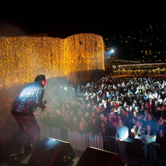 Tony je zapalio Budvu