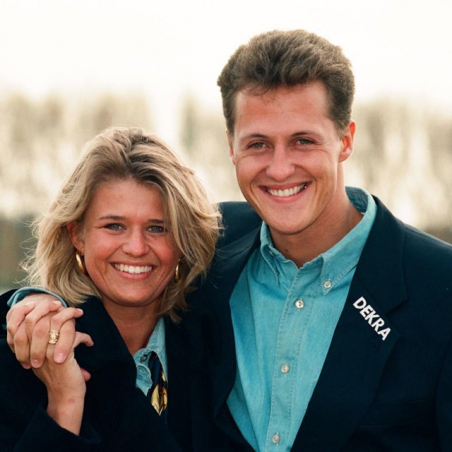 Michael Schumacher sa suprugom Corinnom koju je igrom slučaja upoznao na jednoj zabavi Formule 1, a vjenčali su se četiri godine kasnije