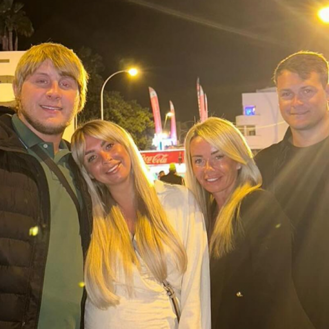 Paddy Pimblett sa ženom i prijateljima