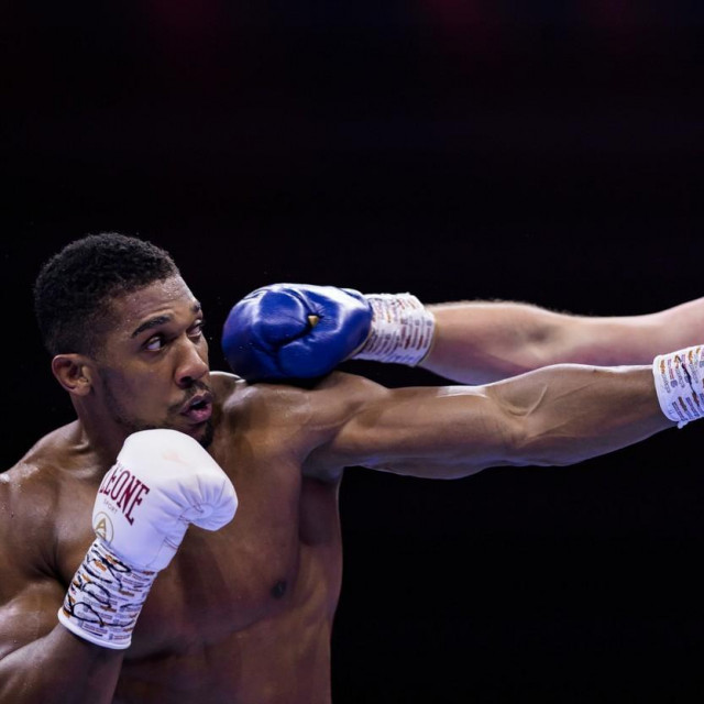 Anthony Joshua (lijevo) vs. Otto Wallin (desno)