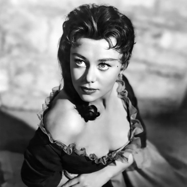Glynis Johns u ulozi Helen Mary MacPherson