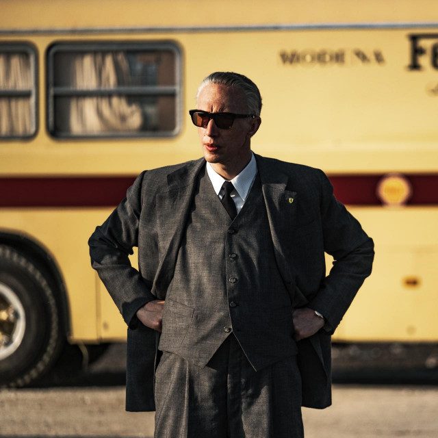 Adam Driver kao Enzo Ferrari u filmu ”Ferrari”