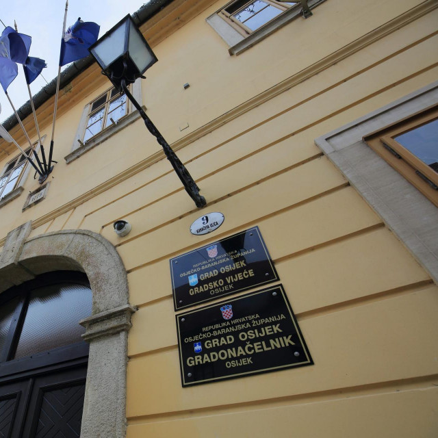 Zgrada Gradskog poglavarstva u Kuhačevoj 9 u Tvrđi u Osijeku