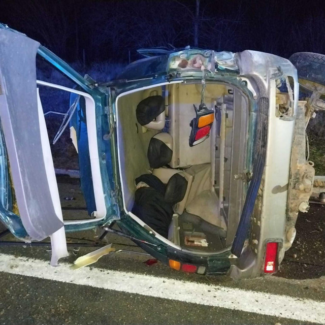 Terenac Mitsubishi koji je sudjelovao u teškoj prometnoj nesreći na autocesti A1 i sudario se s automobilom Alfa Romeo