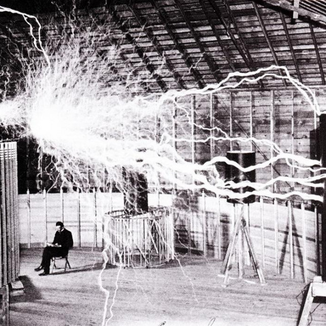 Tesla u laboratoriju