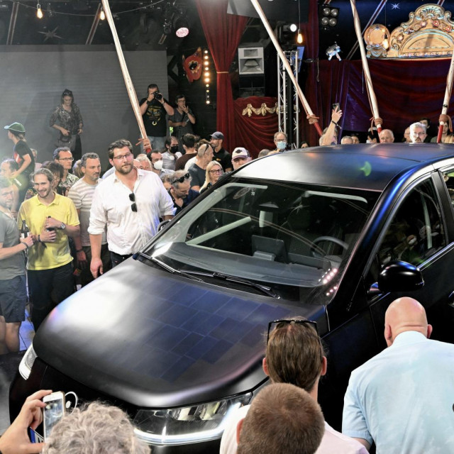 Solarni električni automobil Sion