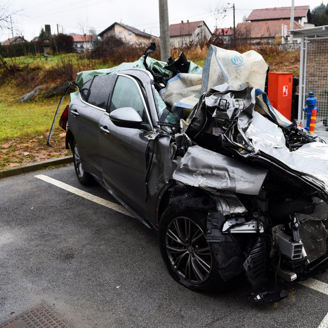Ostaci vozila Alfa Romeo u kojoj je jučer poginuo bračni par iz Rijeke