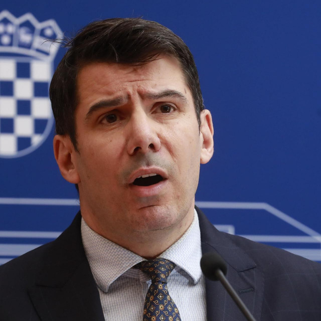 Nikola Grmoja na presici u Hrvatskom saboru