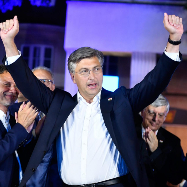 Slavlje u HDZ-ovom stožeru nakon objave rezultata parlamentarnih izbora 2020. godine