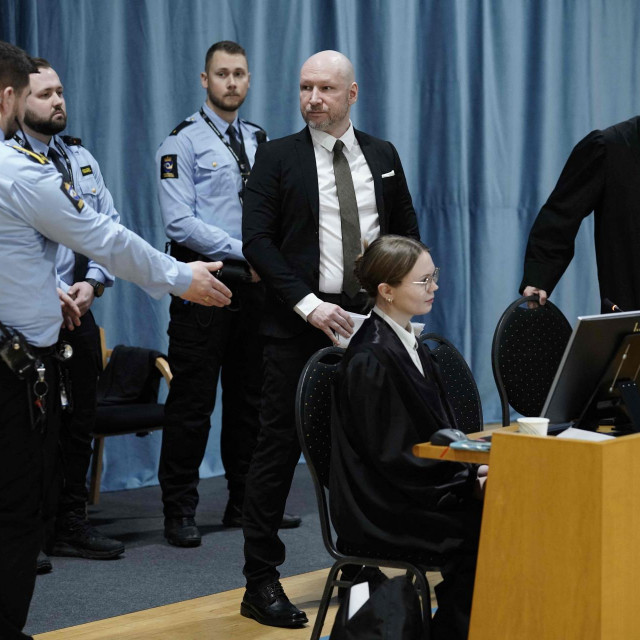 Anders Behring Breivik (sredina)