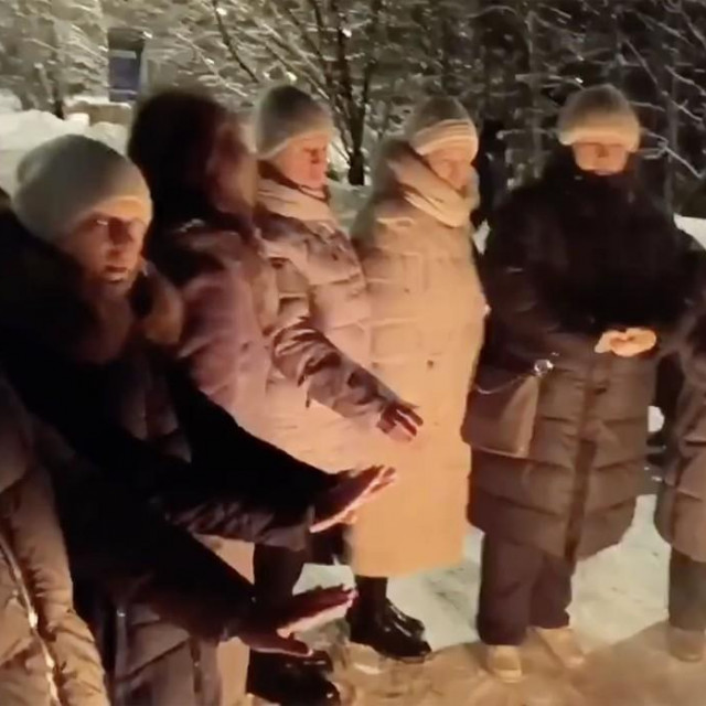 Mnogi Rusi u Moskovskoj regiji griju se uz vatru na otvorenom