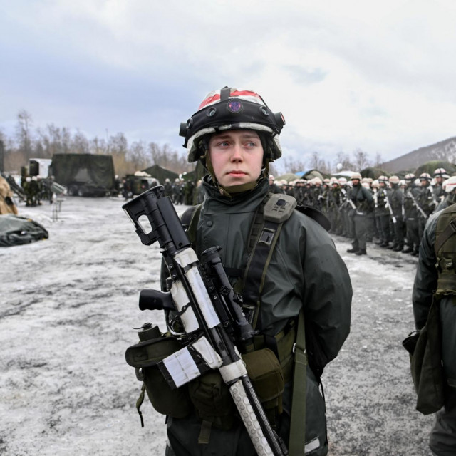 Ministar civilne obrane Švedske Carl-Oskar Bohlin rekao je da upozorenje nije izdao s ciljem da prestraši Šveđane već da podigne njihovu svijest o tome što se zaista događa u svijetu