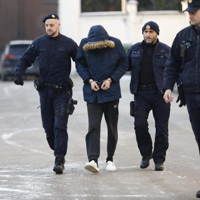 Privođenje osumnjičenih za premlaćivanje dječaka