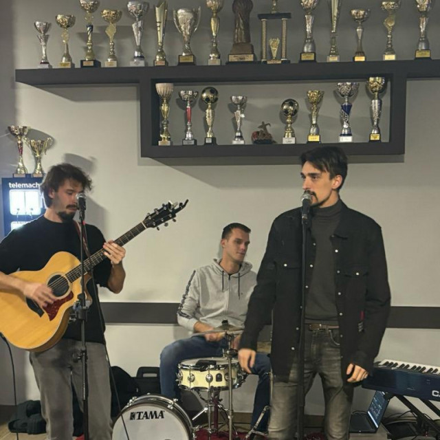 Luka Novokmet (desno)