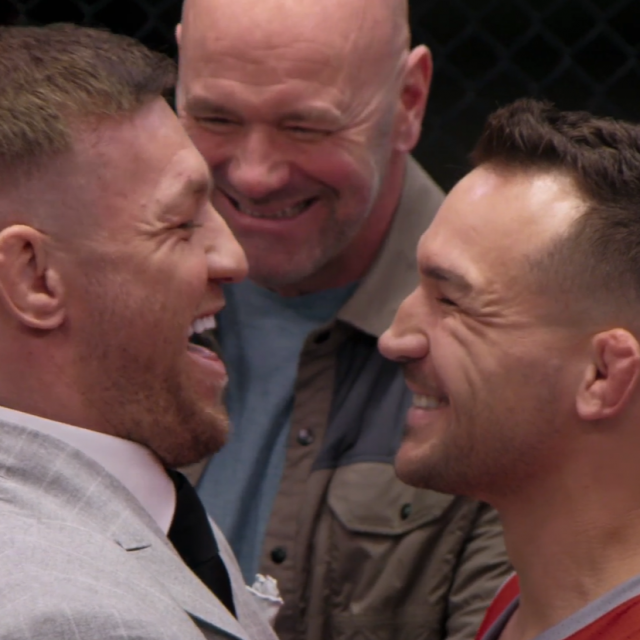 Conor McGregor (lijevo), Dana White (sredina) i Michael Chandler (desno)