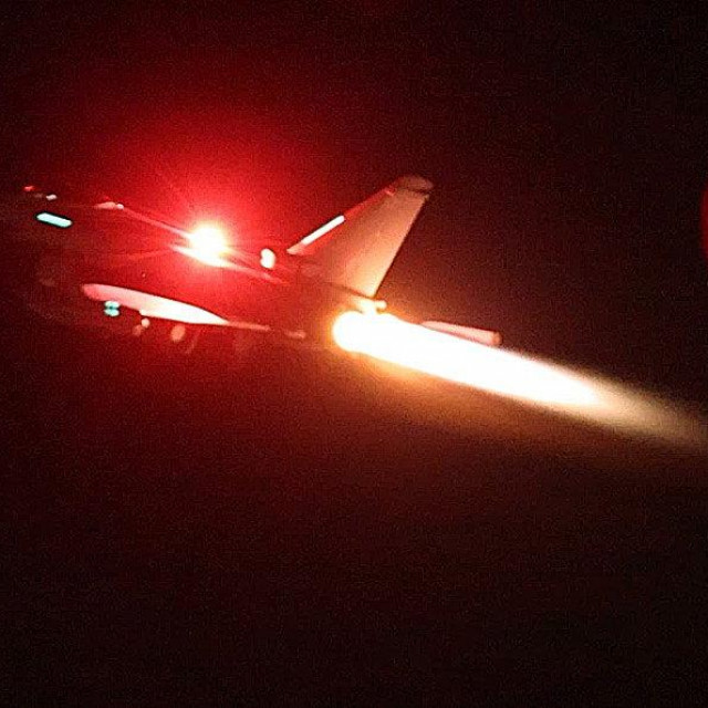 Britanski borbeni avion Eurofighter Typhoon polijeće s Cipra prema Jemenu