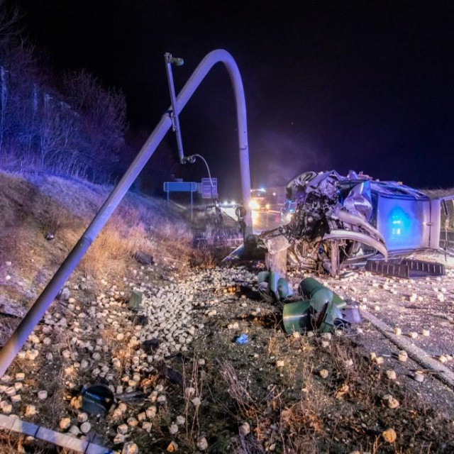Vozačica se zabila u semafor vozeći prema Stollbergu